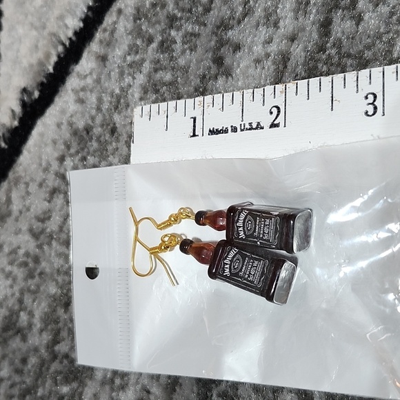 MINI JACK DANIELS WHISKEY BOTTLES DANGLING EARRINGS GIFT BOX PRICE FIRM - Picture 4 of 7